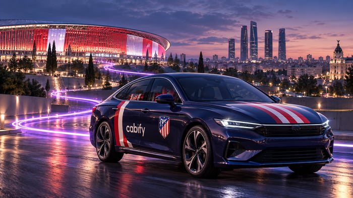 Ilustración editorial de un vehículo de Cabify con los colores del Atlético de Madrid junto al estadio y una ruta luminosa por la ciudad.