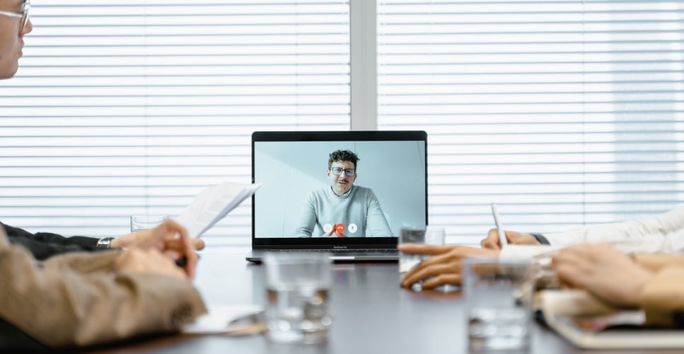 Impulsá tus ventas con reuniones calificadas: cómo Apollo.io y HubSpot pueden transformar tu prospección